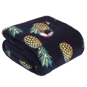 Vera Bradley Throw Blanket NWT